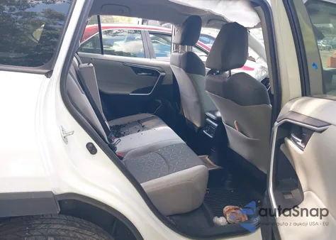 2021 Toyota Rav4 Xle z USA, uszkodzony, nr VIN 2T3W1RFV3MC117489